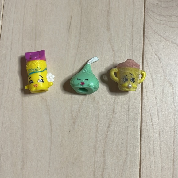 12$ PER 3 SHOPKINS comment what ones you want. - Picture 9 of 10